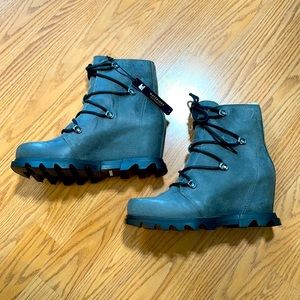 Sorel Joan of Arctic III Wedge 8.5 Quarry Black NIB